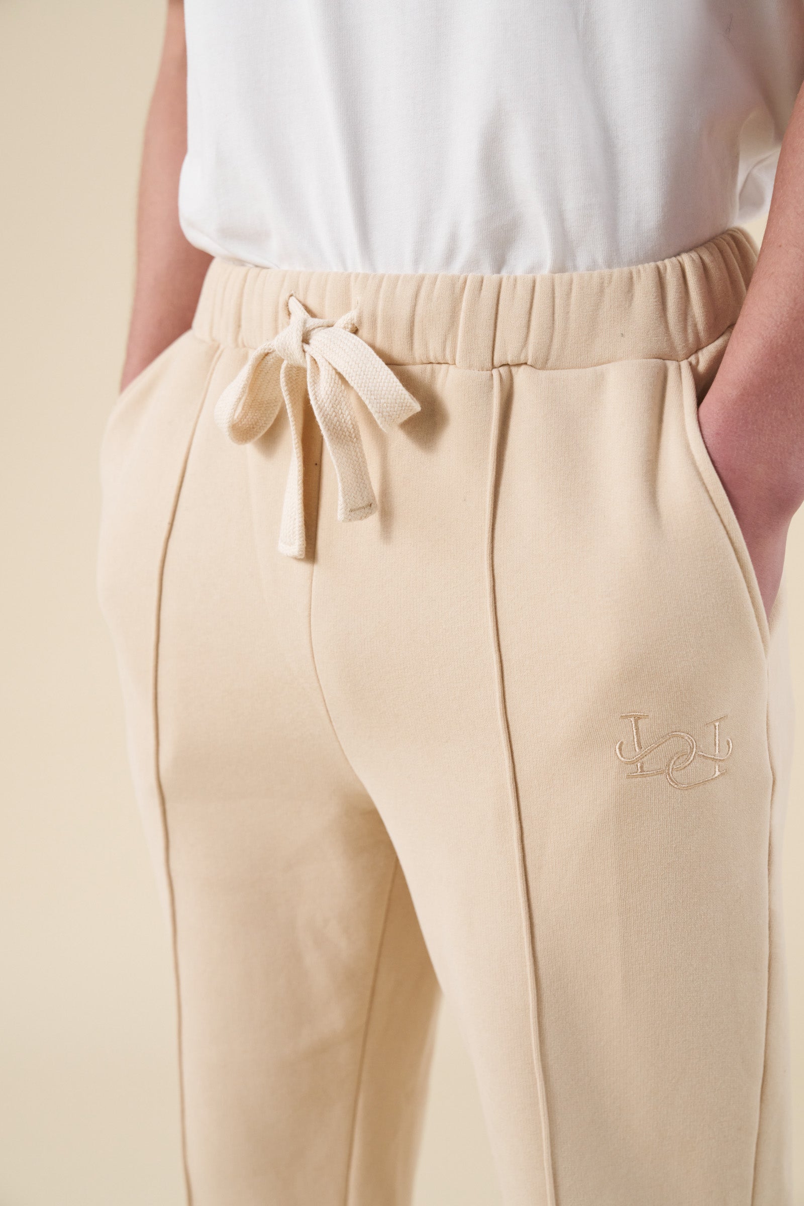 CUFFLESS PLEAT JOGGERS - CREAM