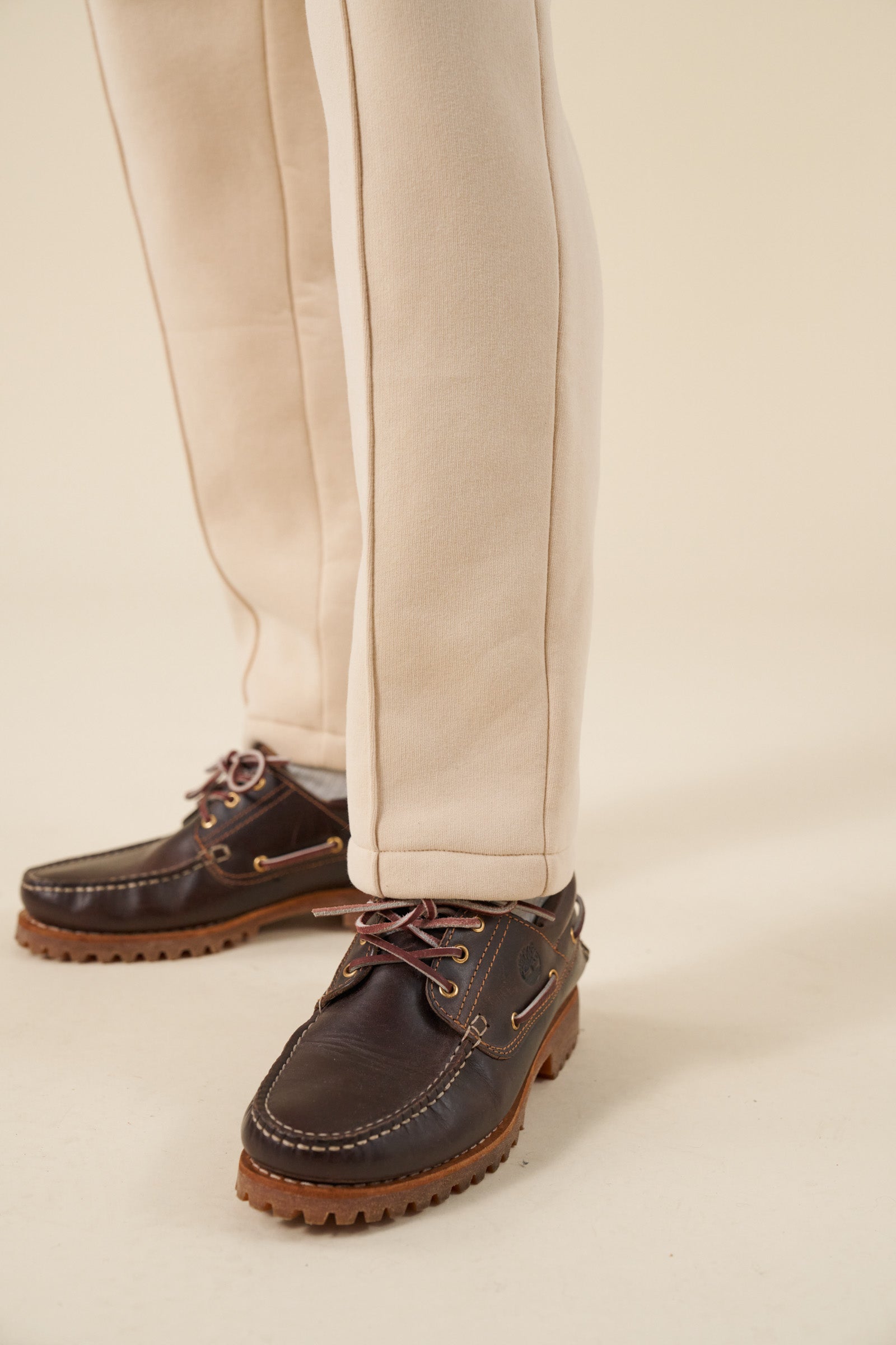 CUFFLESS PLEAT JOGGERS - CREAM