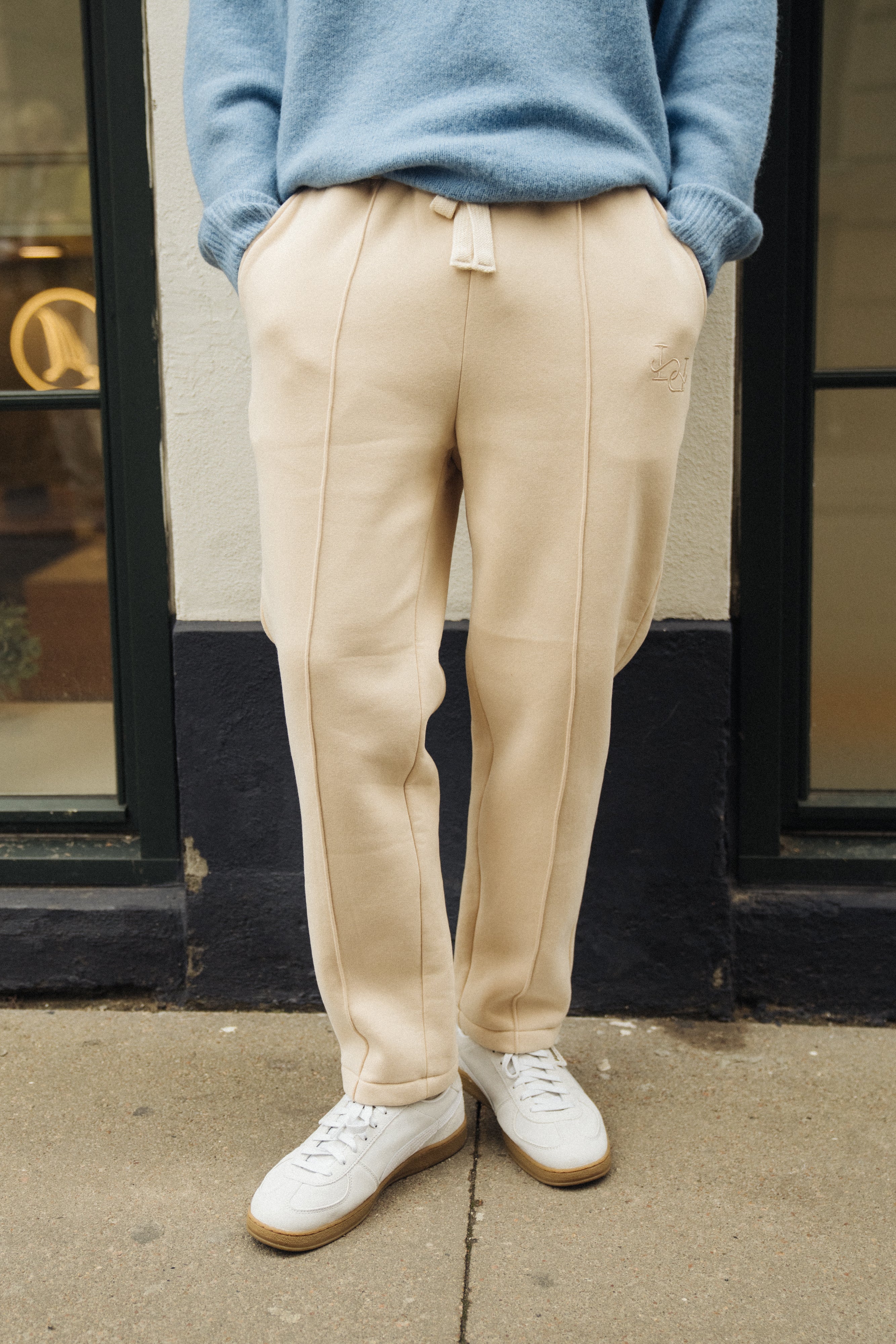 CUFFLESS PLEAT JOGGERS - CREAM