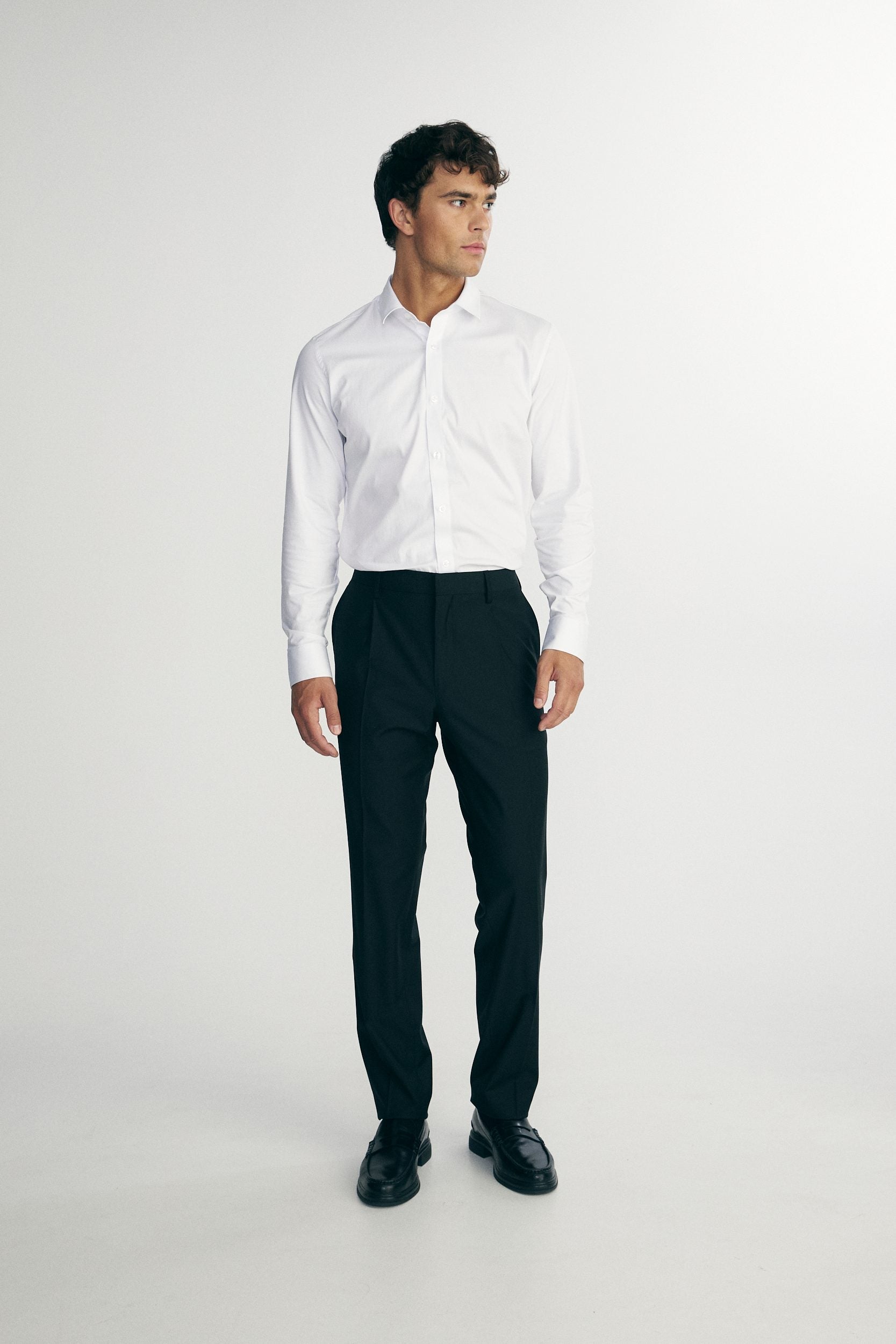 Solid color pleated pants