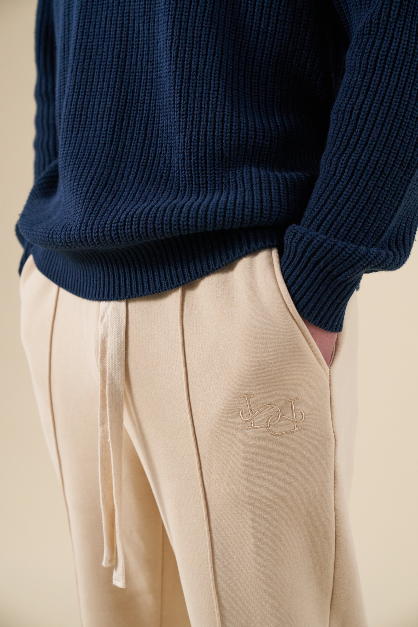 CUFFLESS PLEAT JOGGERS - CREAM
