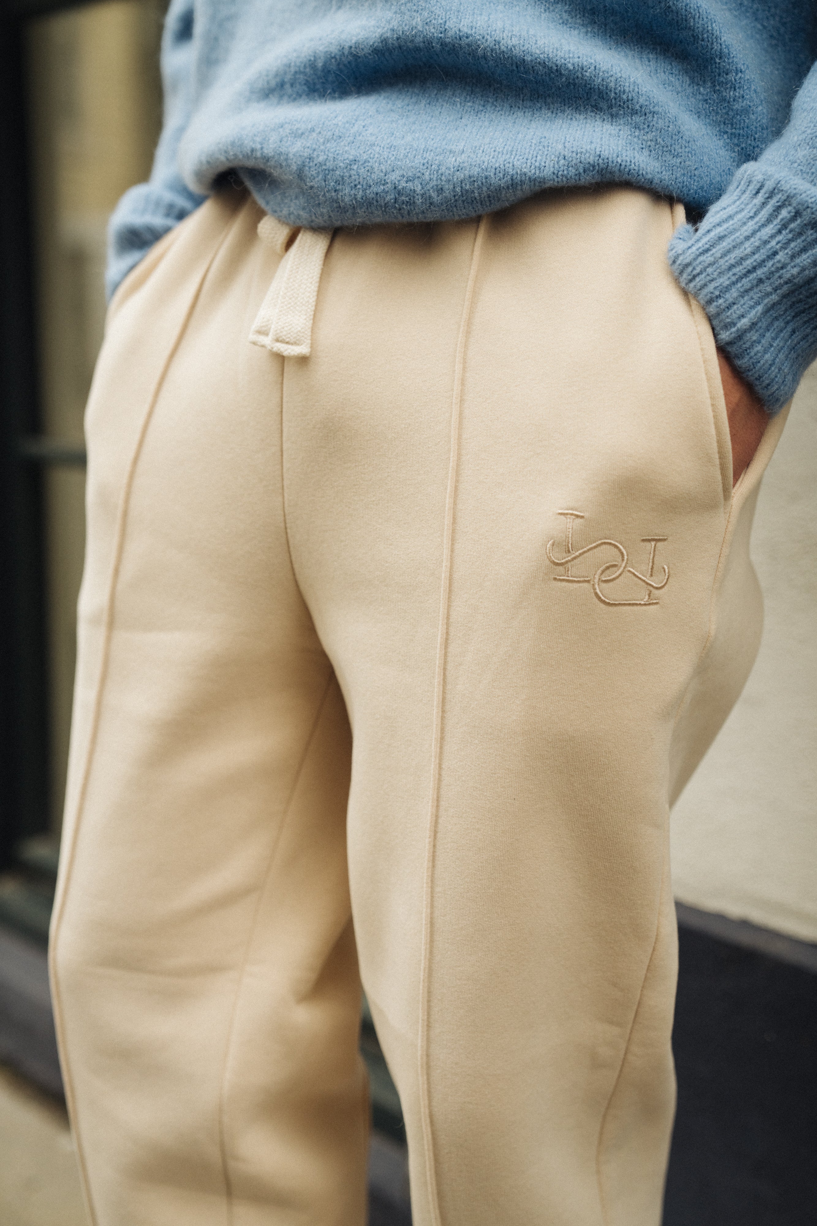 CUFFLESS PLEAT JOGGERS - CREAM