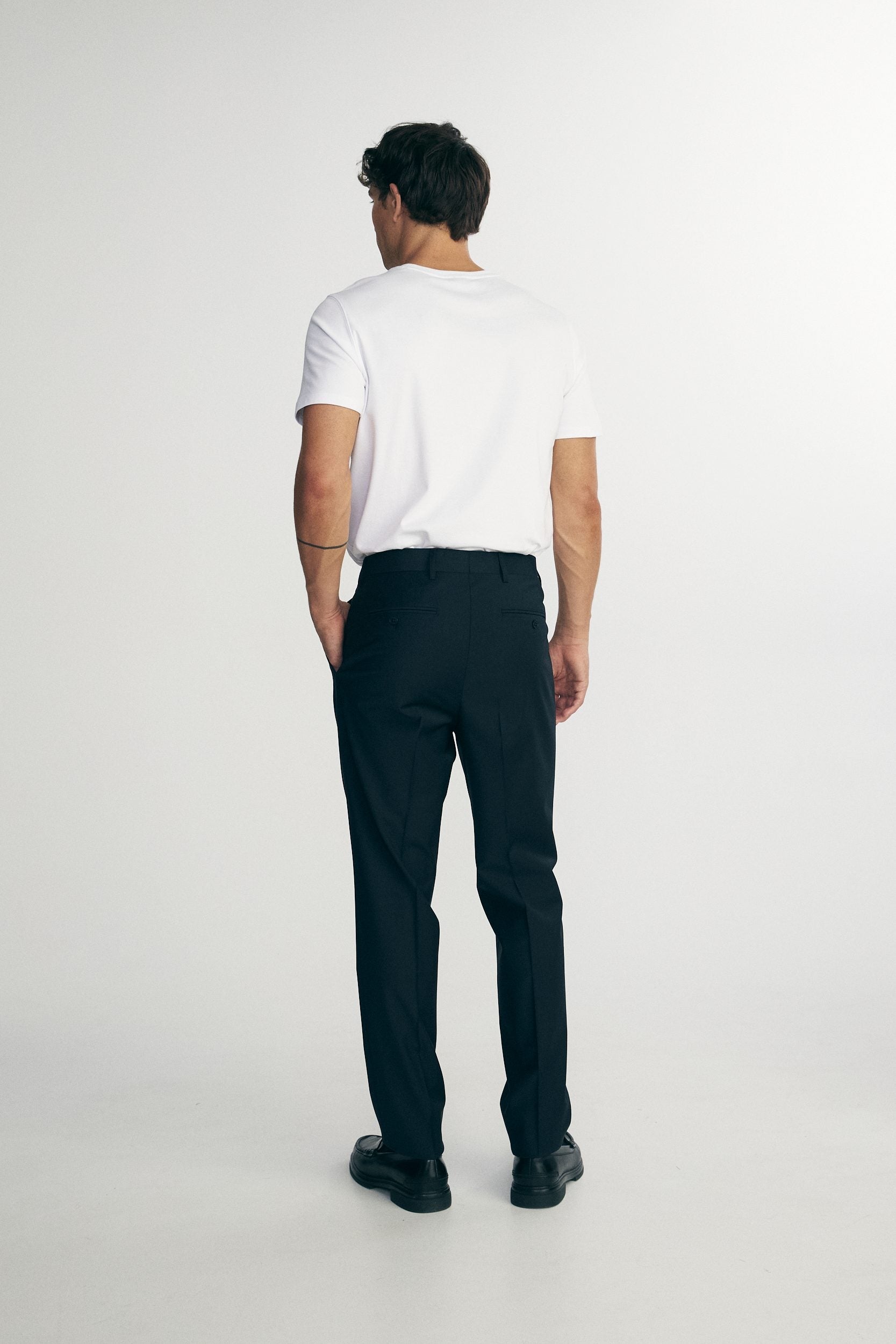 Solid color pleated pants